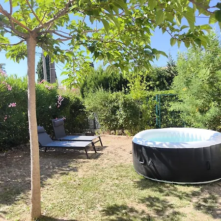 T3 Climatisé Avec Jardin à 900 M De La *